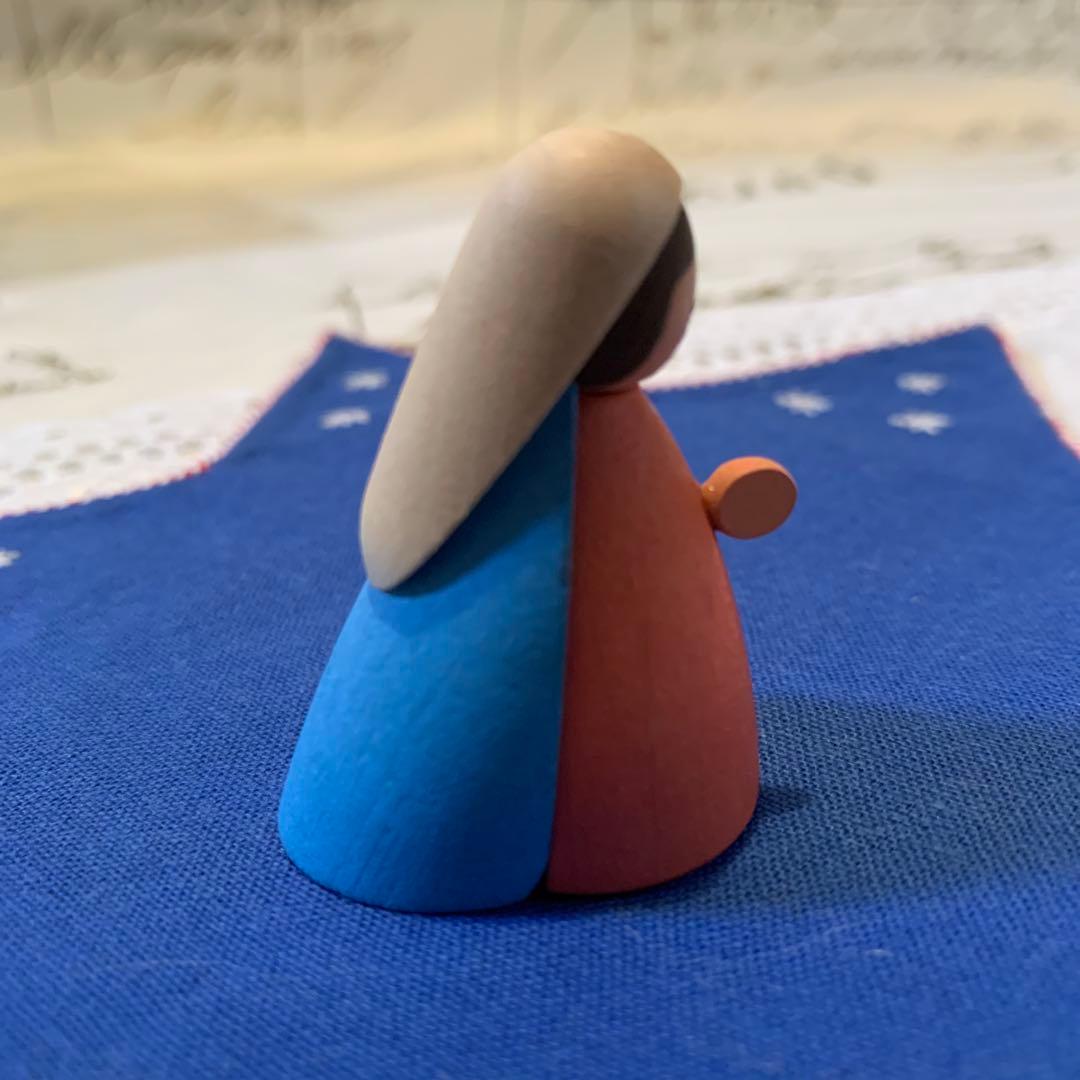 ドイツ製 木製人形 エルツ ヘニッシユ工房の聖家族と羊飼い牛さんの可愛い