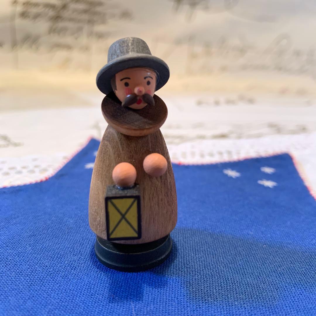 ドイツ製 木製人形 エルツ ヘニッシユ工房の聖家族と羊飼い牛さんの可愛い