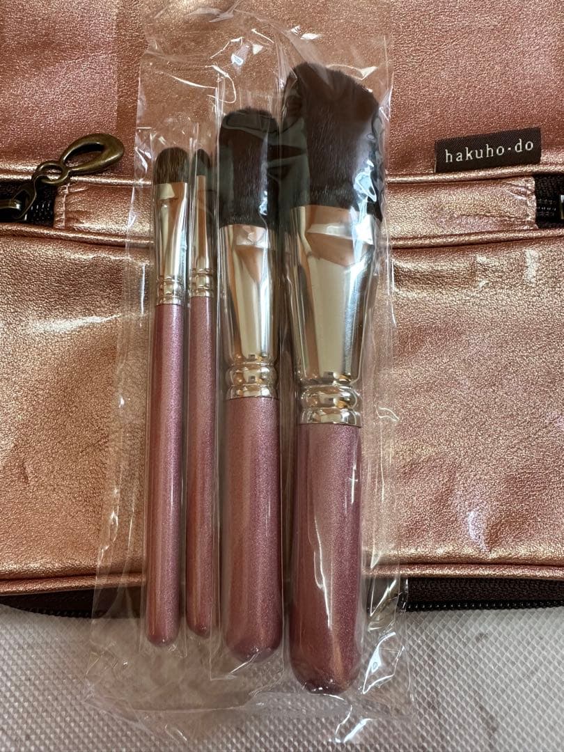 ☆新品未使用☆ 白鳳堂　メイクブラシセット　ポーチ　ブラシ４本