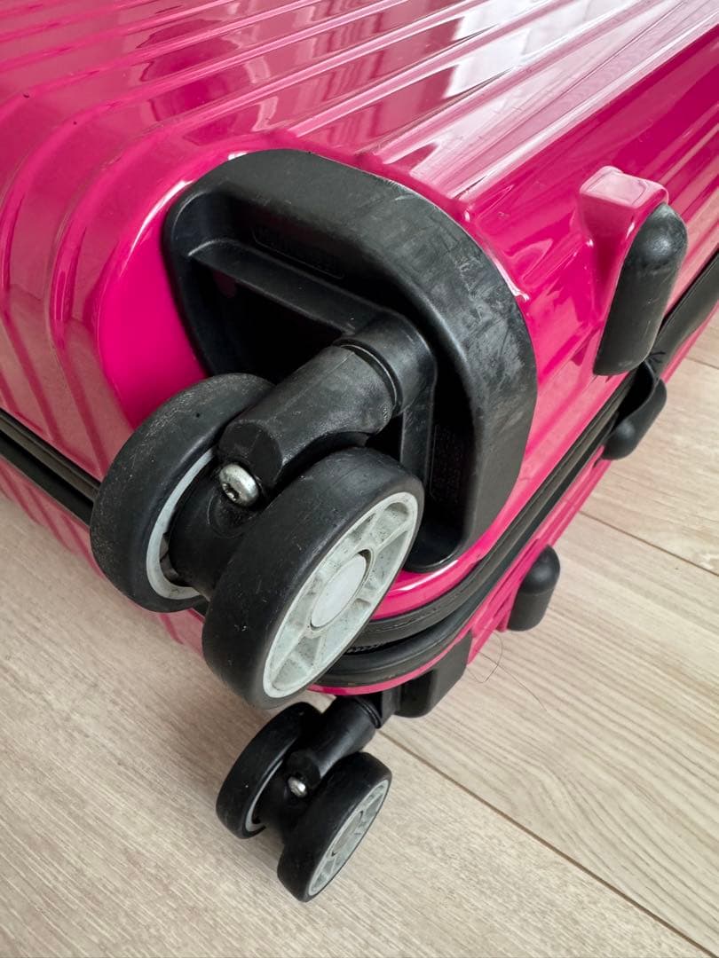 リモワ サルサデラックス 4輪 機内持ち込み ルビーレッド(ハワイ限定色)