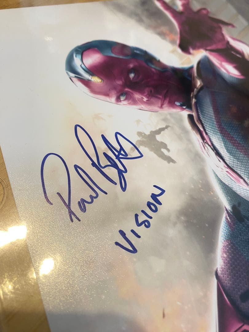 MCUヴィジョン役ポールベタニー氏の直筆サイン入りポートレート