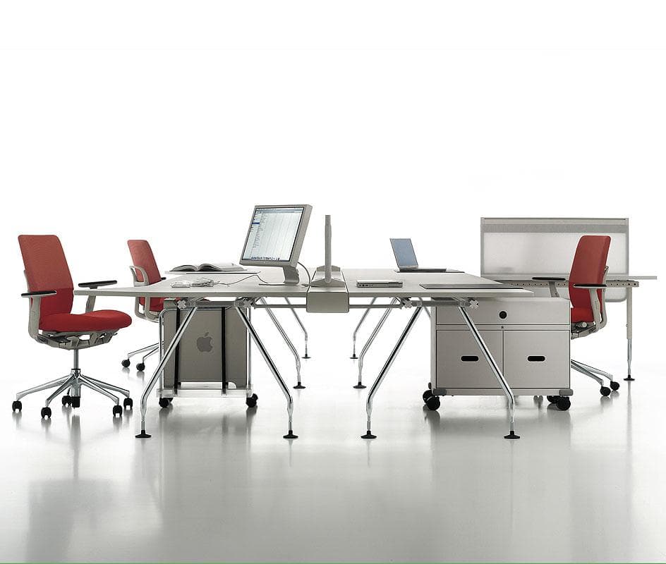 アントニオ・チッテリオによるヴィトラ「アドホック」テーブル