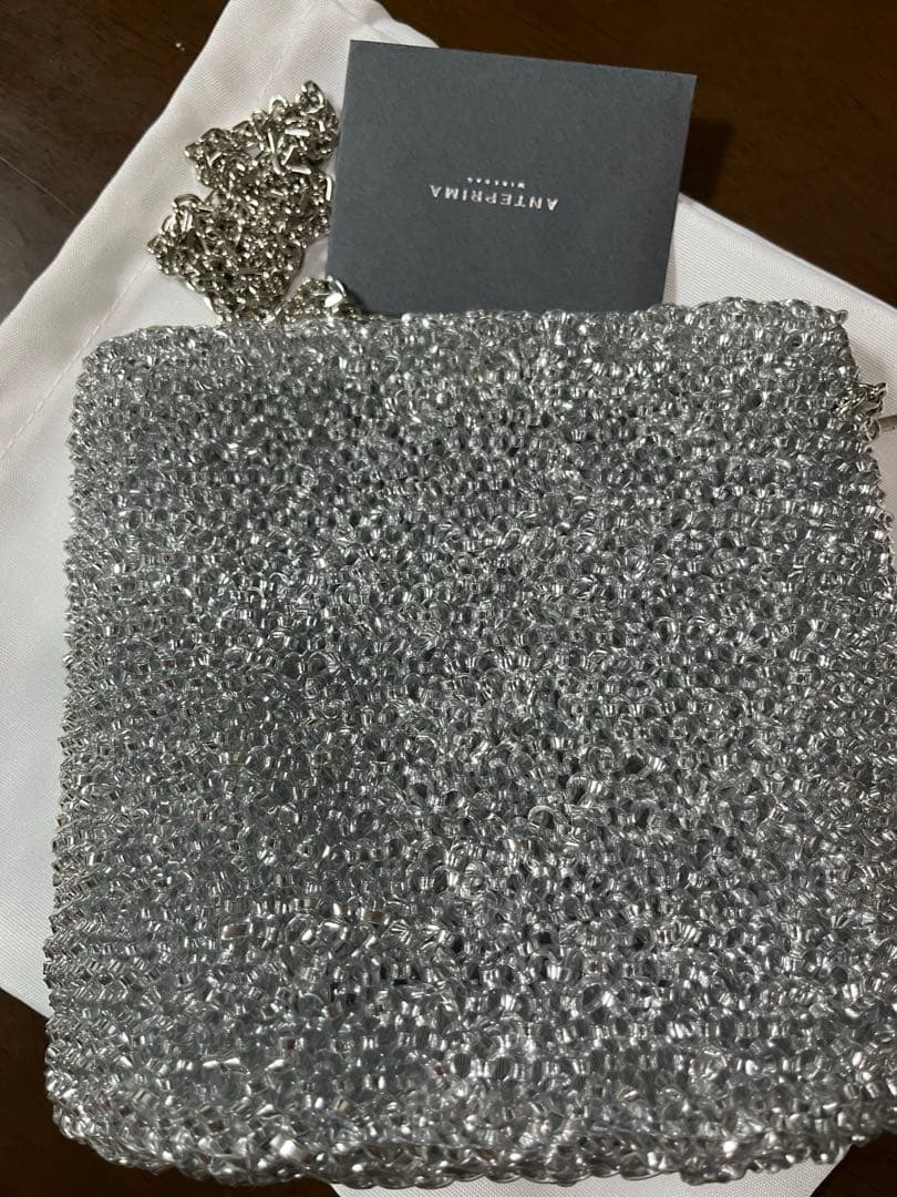 ANITERIMA シルバーショルダーバッグ（マチあり）