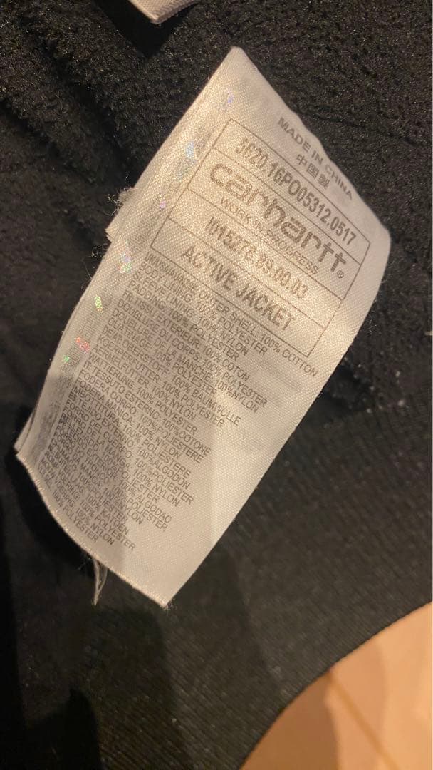 Carhartt フード付きブラックジャケット