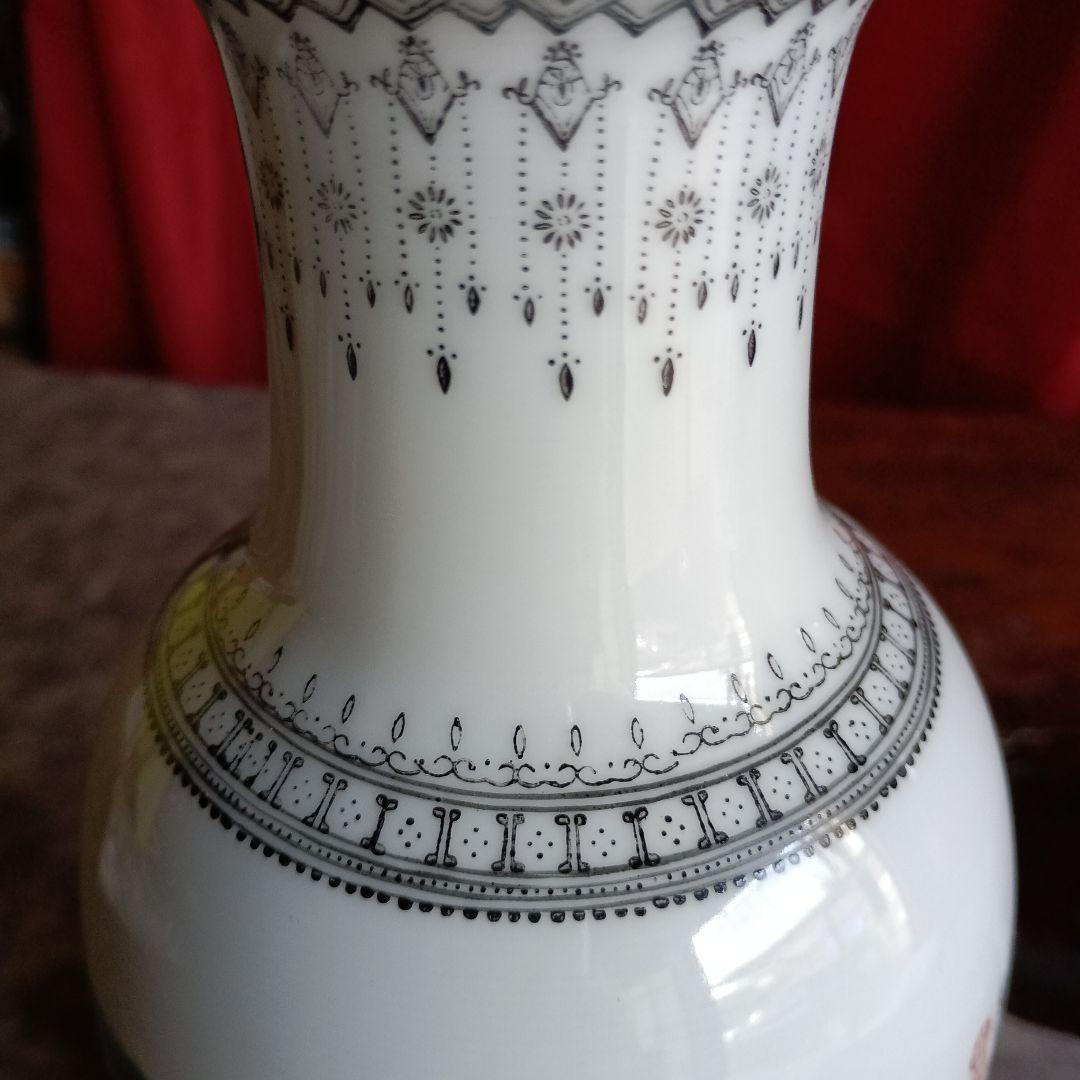 色絵　山水楼閣文　花瓶　景徳鎮