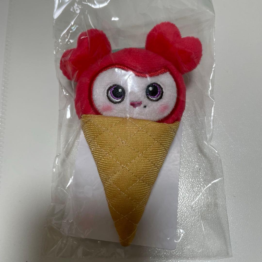 TWICE ラブリー アイスぬいぐるみバッチ チェンブリー - メルカリ
