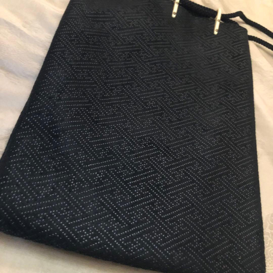 印傳屋合才袋 (中) 紺／紺　紗綾形