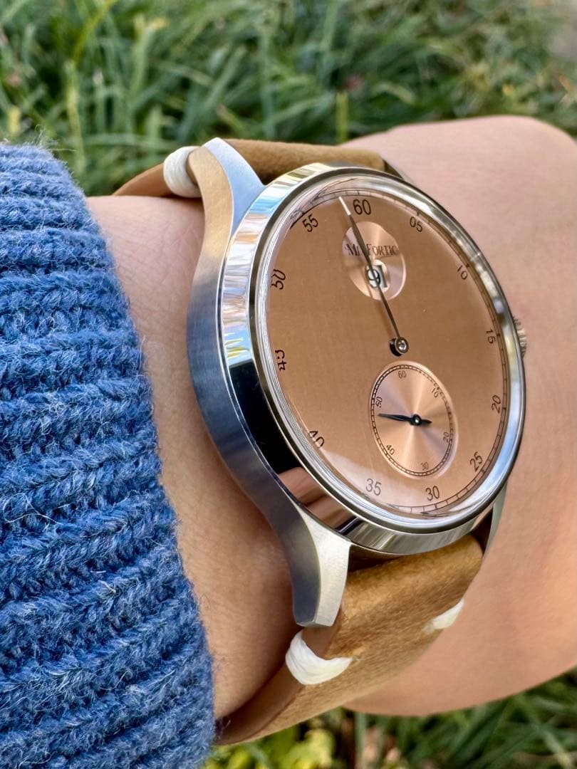 ジャンピングアワー搭載　 機械式自動巻き腕時計