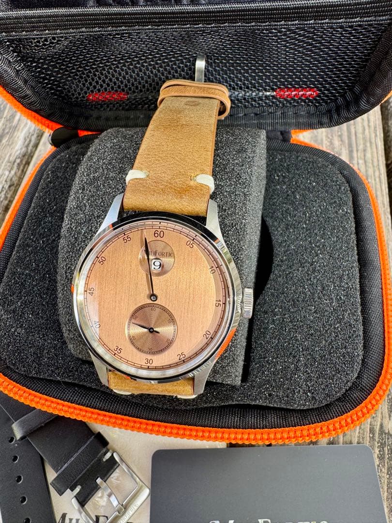 ジャンピングアワー搭載　 機械式自動巻き腕時計