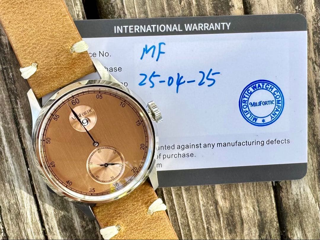 ジャンピングアワー搭載　 機械式自動巻き腕時計