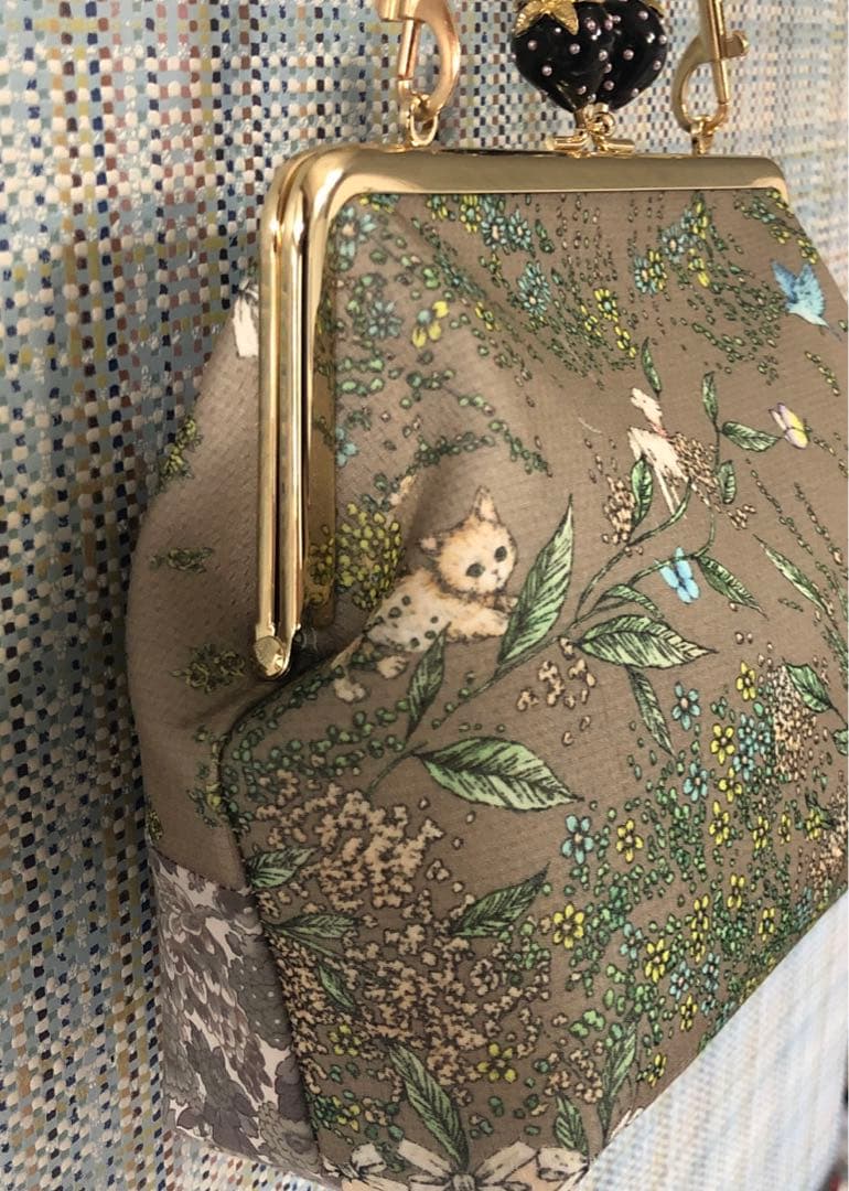 1843.ハンドメイド　18cm底板付き大きめがま口　リボンボーダー　一個限り