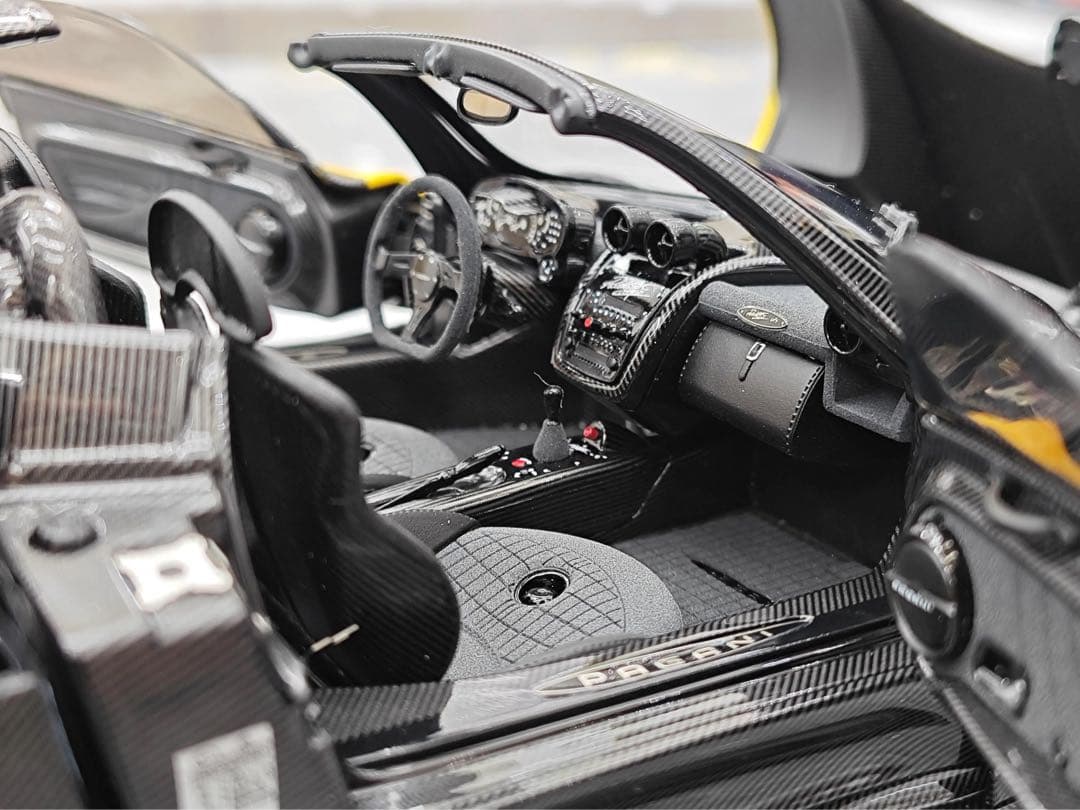 新発売 ！全開閉！Almost Real 1/18 パガーニ ゾンダ ミニカー