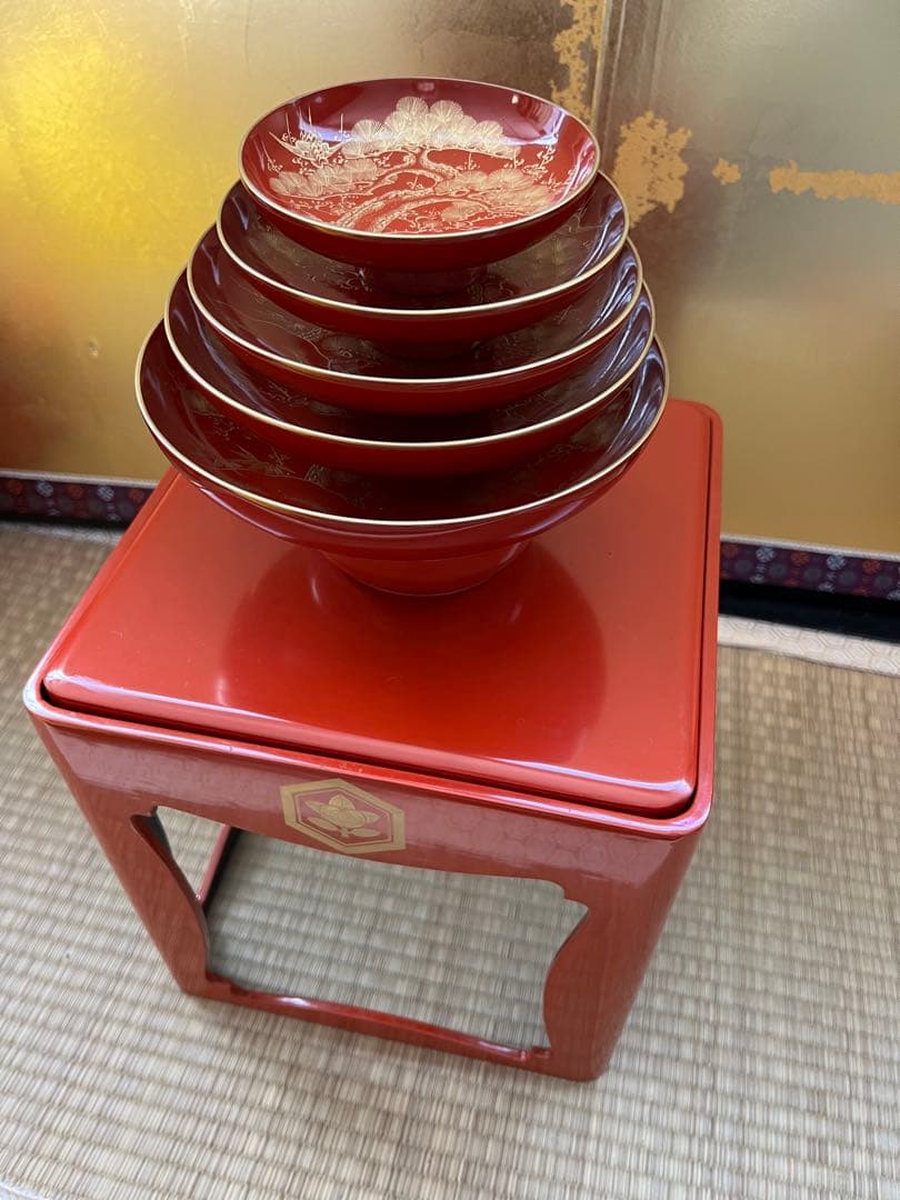 朱塗沈金鶴亀松竹梅文　盃台　五ツ組盃　木箱付　明治時代