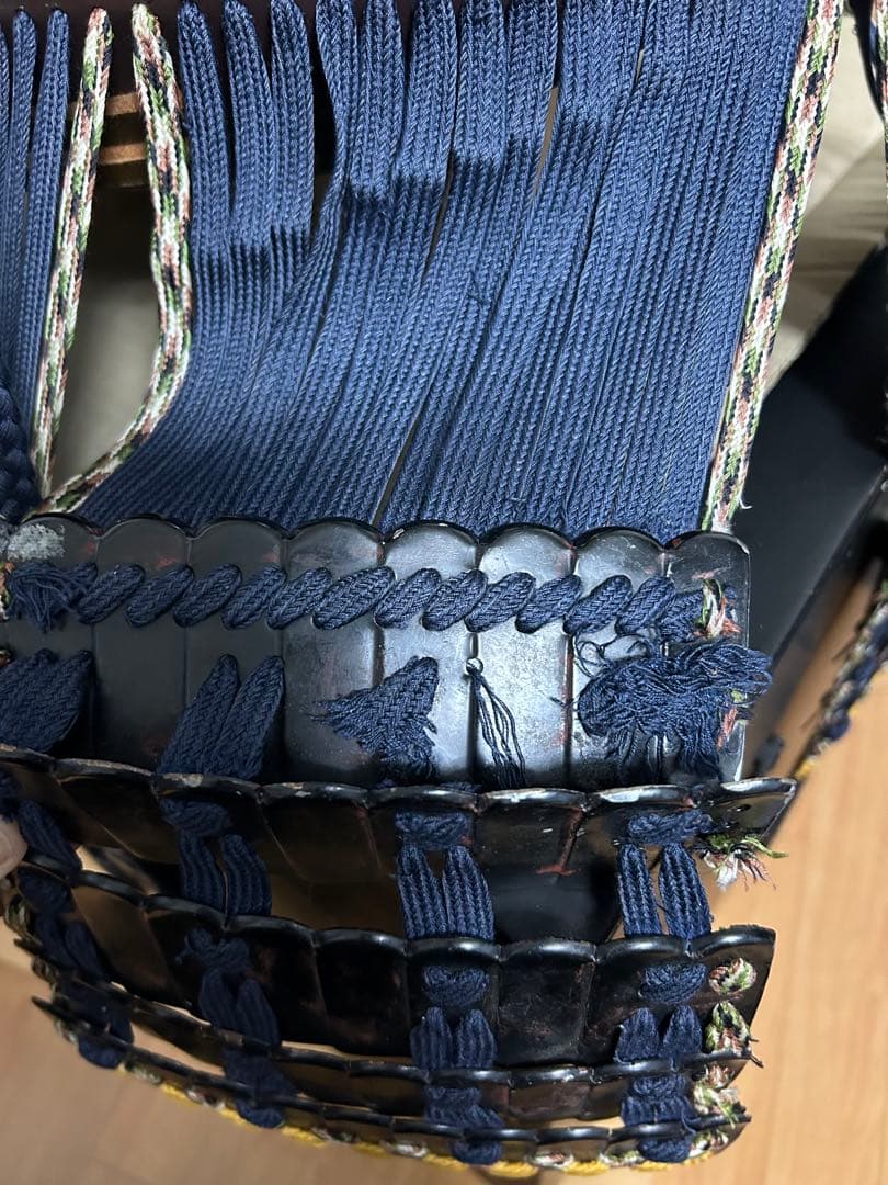 甲冑工房丸武製　紺糸威鉄錆笠鋲二枚胴具足　等身大