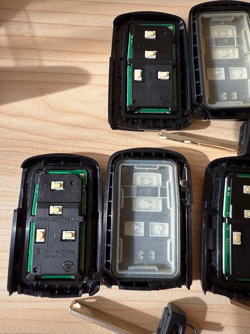 トヨタ純正 ヴォクシー スマートキー (4つボタン) 3個 送料込み