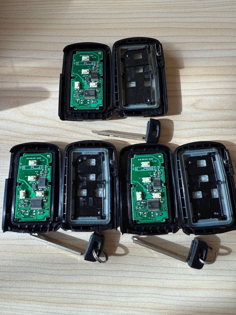 トヨタ純正 ヴォクシー スマートキー (4つボタン) 3個 送料込み