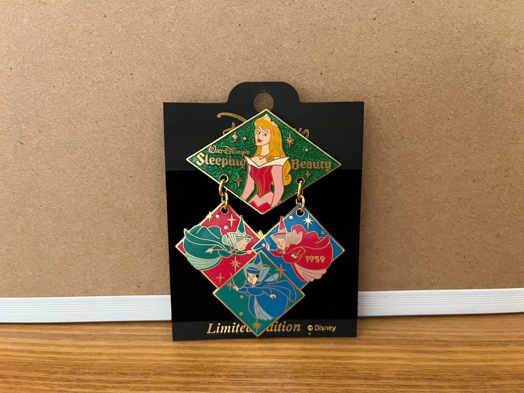 ディズニー 眠れる森の美女 ピンバッジ - メルカリ