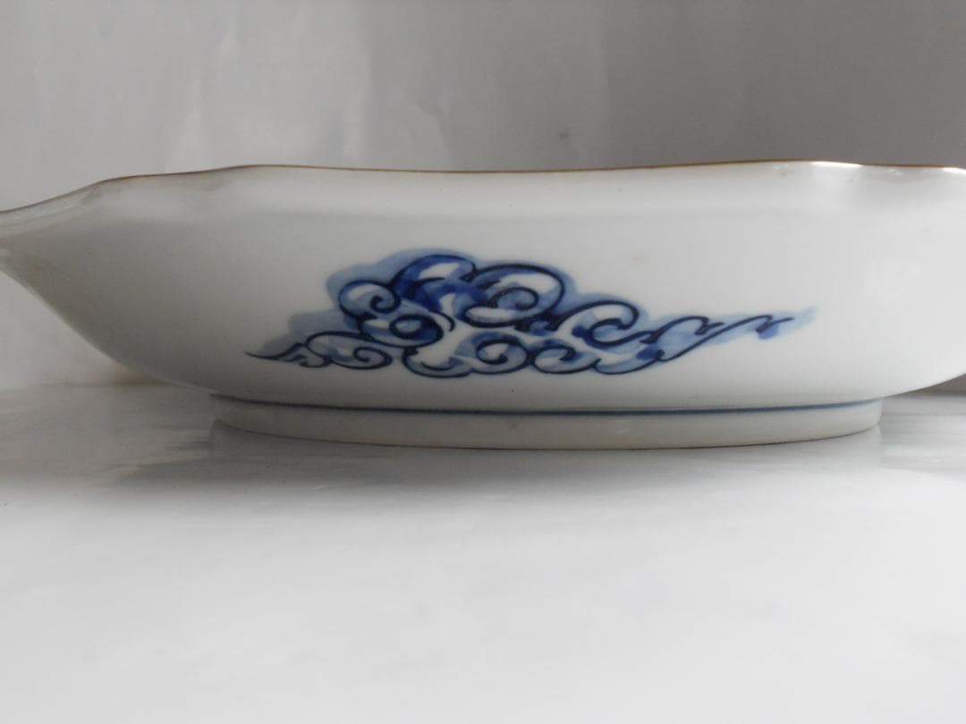 赤津焼 染付 鳳凰 龍 10 号 飾り皿 新品 未使用 です。