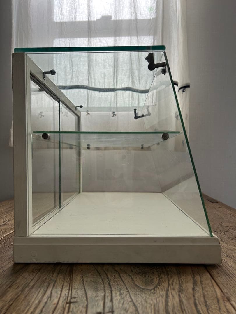 レトロ 台形ガラスショーケース - メルカリ