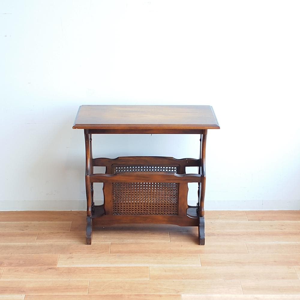 カリモク/karimoku コロニアル サイドテーブル マガジンラック付き