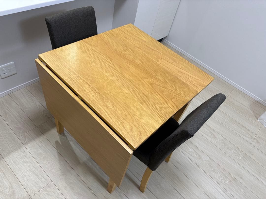 木製折りたたみダイニングテーブルと椅子2脚セット