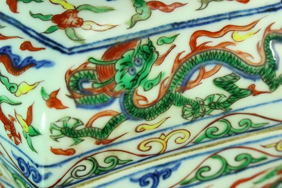 中国美術 赤絵雲龍紋 蓮菱 蓋物 大明嘉靖年製 書(K-A718) - メルカリ