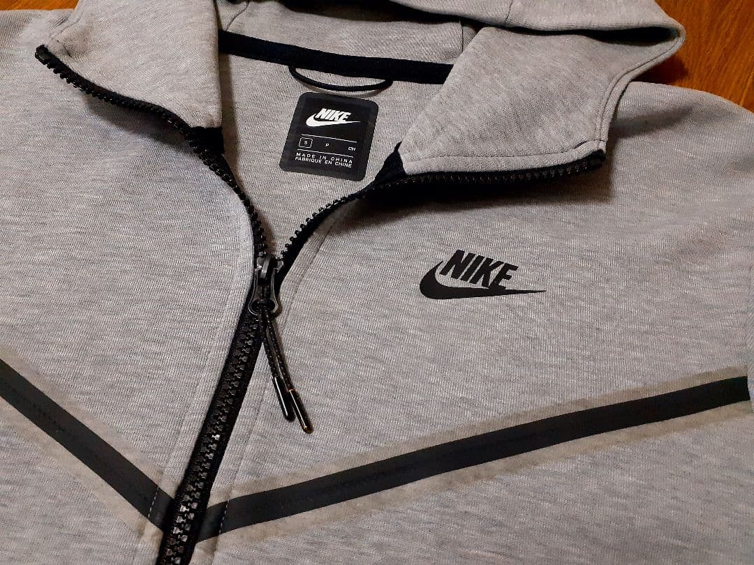 NIKE　テックフリースパーカー　グレー　S　国内正規品