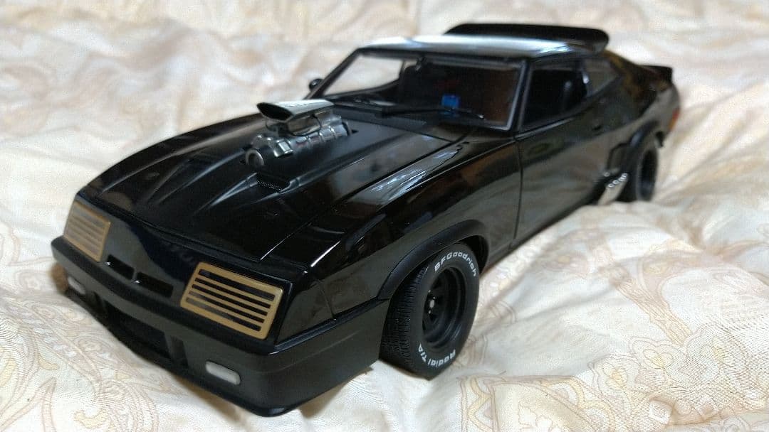 AUTOart 1:18 MADMAX インターセプター AUTOart Mad Max 2 Diecast Car