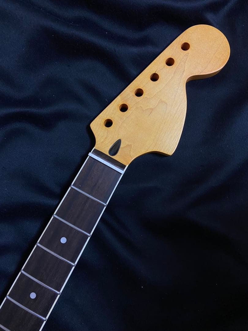 ストラトキャスターラージヘッドNo1バインディング　ローズネック