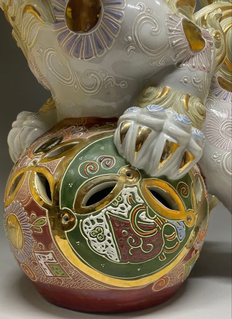 九谷焼　金彩白獅子　玉獅子　玉乗り獅子　太吉　36cm n133