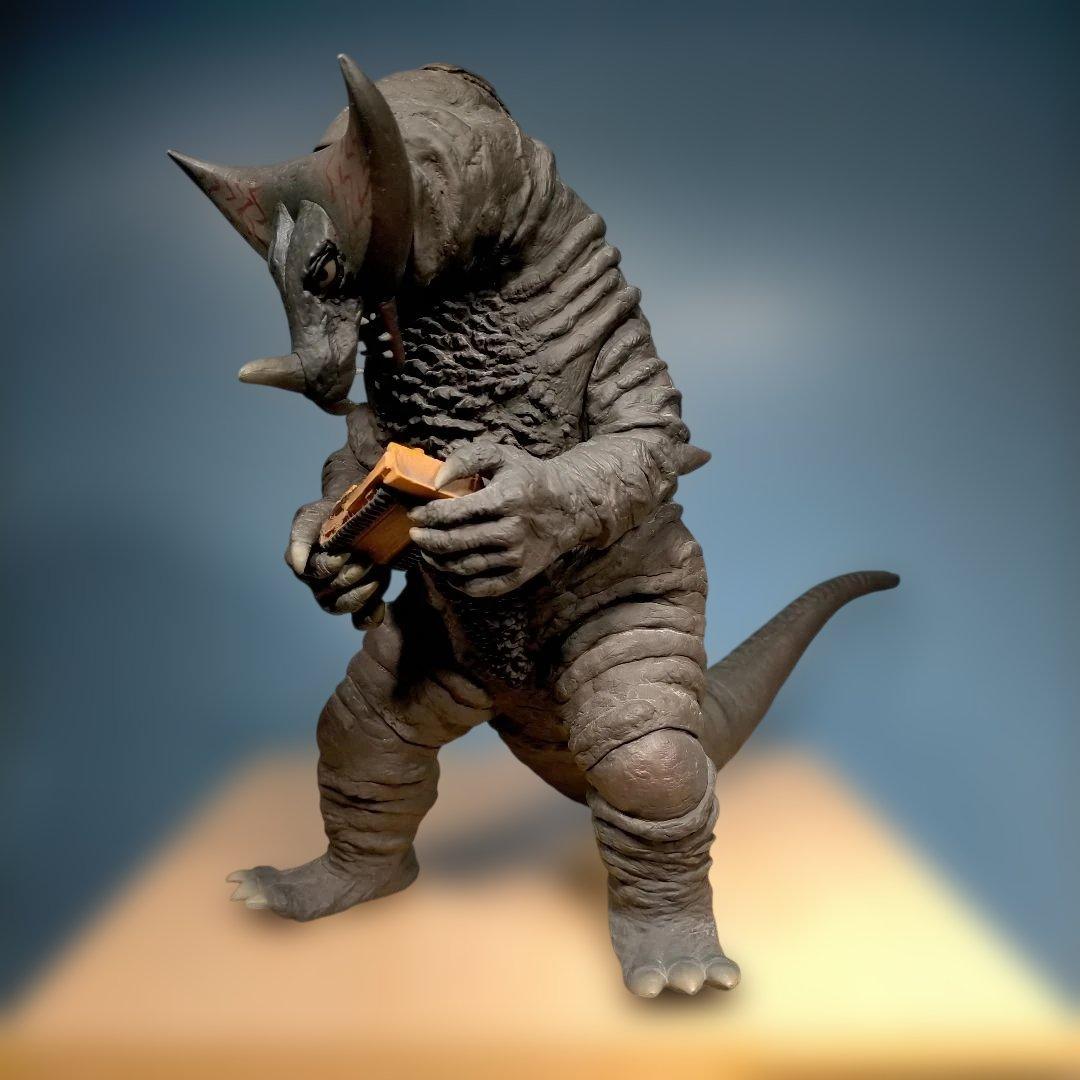 ＣＣＰ1/6特撮　ゴモラ　ブルドーザー付き（初回生産品・中古） CCP1/6特撮 ゴモラ ブルドーザー付き（初回生産品・中古） CCP1/6