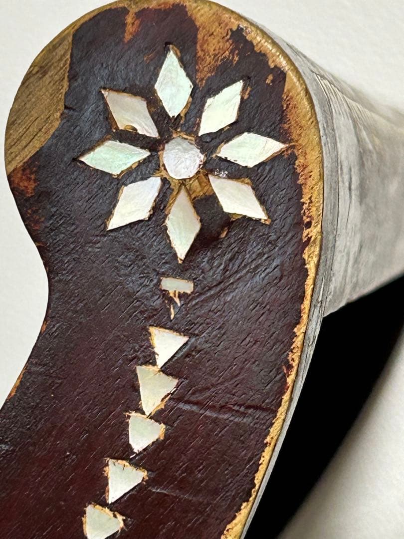 カルティニベンチ　クラブチェア　螺鈿　ロビーチェア　木製椅子