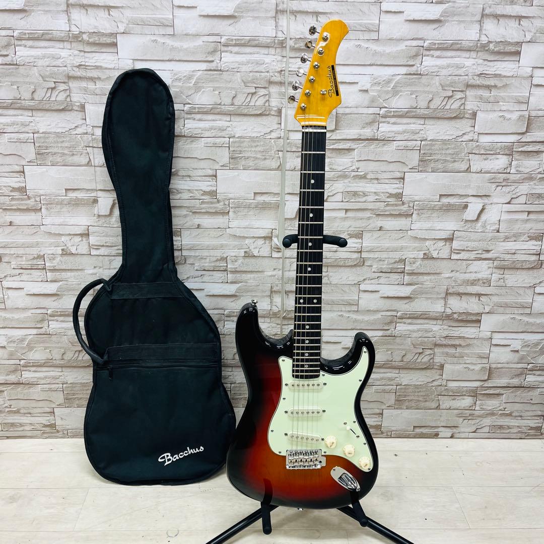 美品 Bacchus UNIVERSE SERIES ストラトタイプエレキギター
