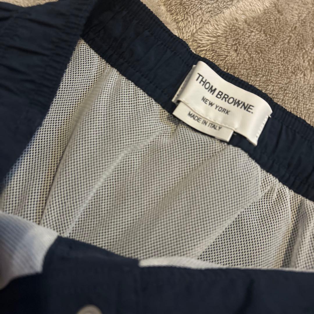 THOM BROWNE 4BARソリッドスイムショーツ サイズ3の通販はau PAY