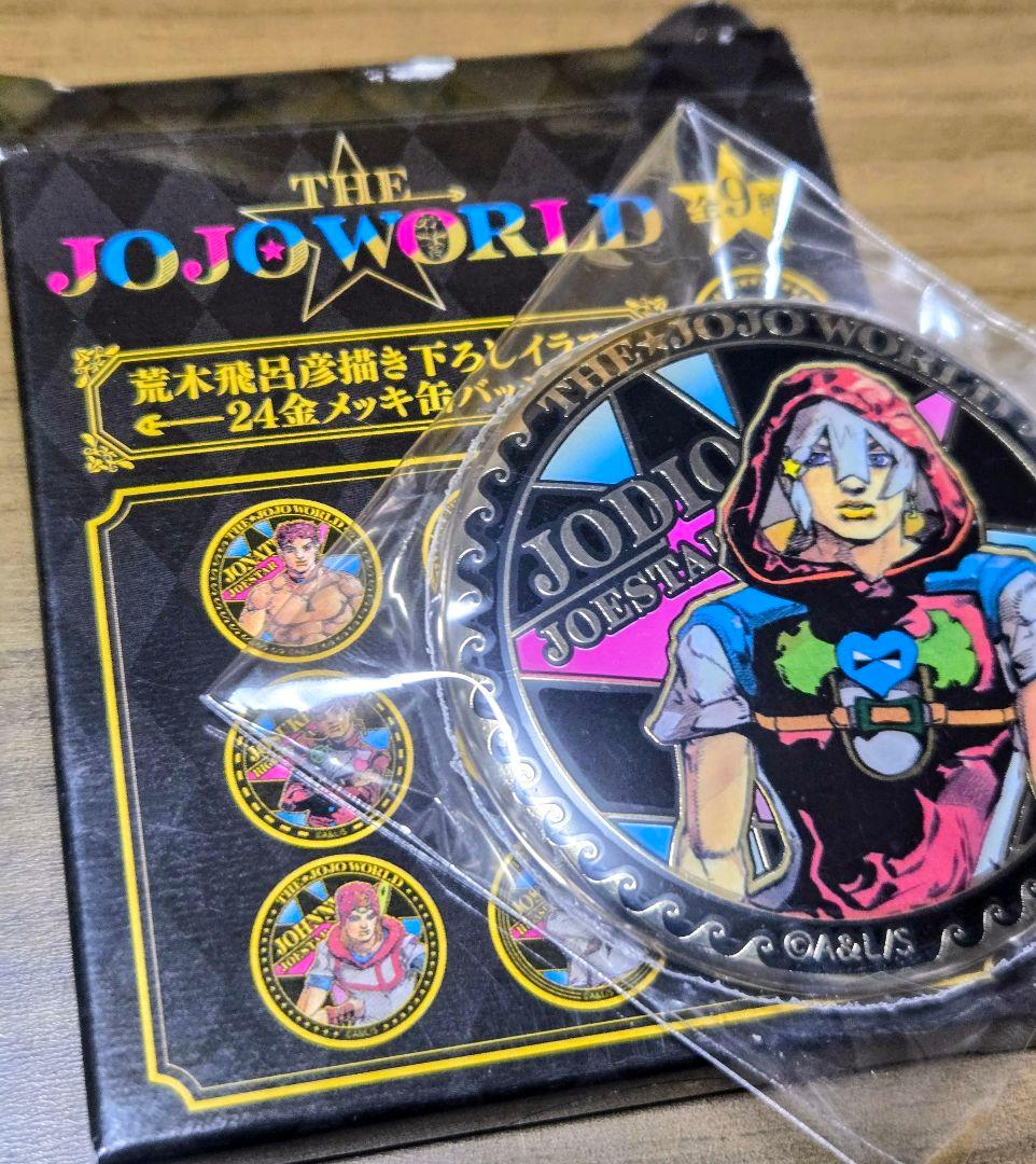 ジョジョワールド】荒木飛呂彦描き下ろしイラス 24金メッキ 缶バッジ