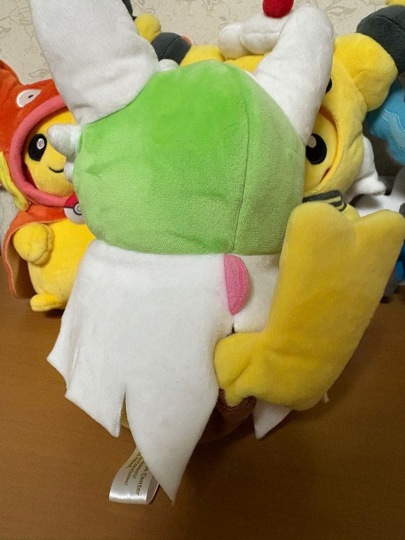 最終値下げ】 ポンチョを着たピカチュウ ぬいぐるみ まとめ売り
