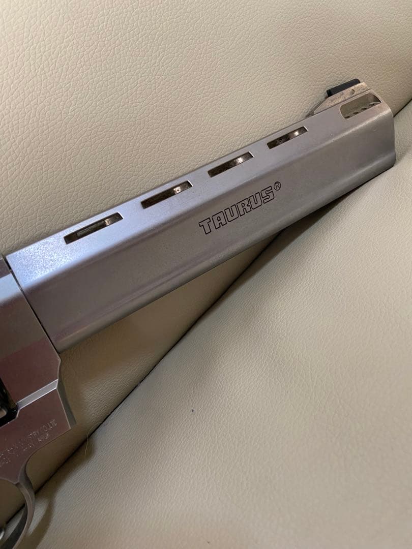 希少品　ジャンク品TAURUS RAGING BULL 44マグナム