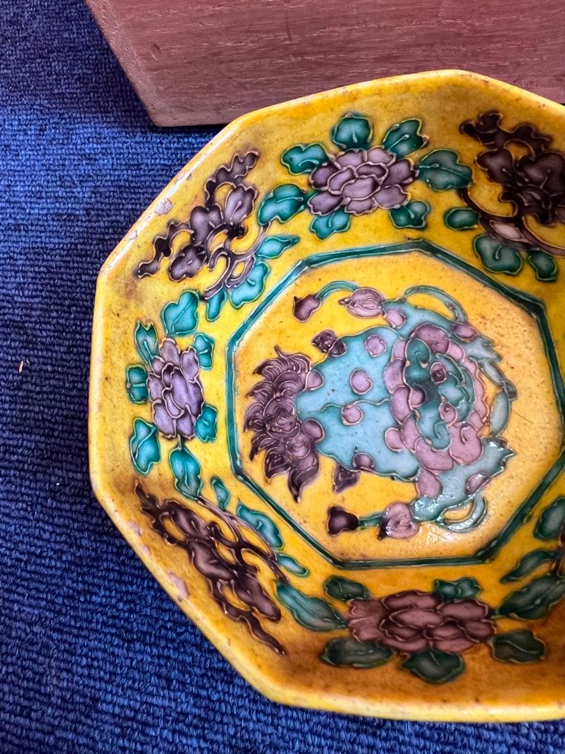 927 中国　骨董　粉彩花唐草文八方鉢　時代物