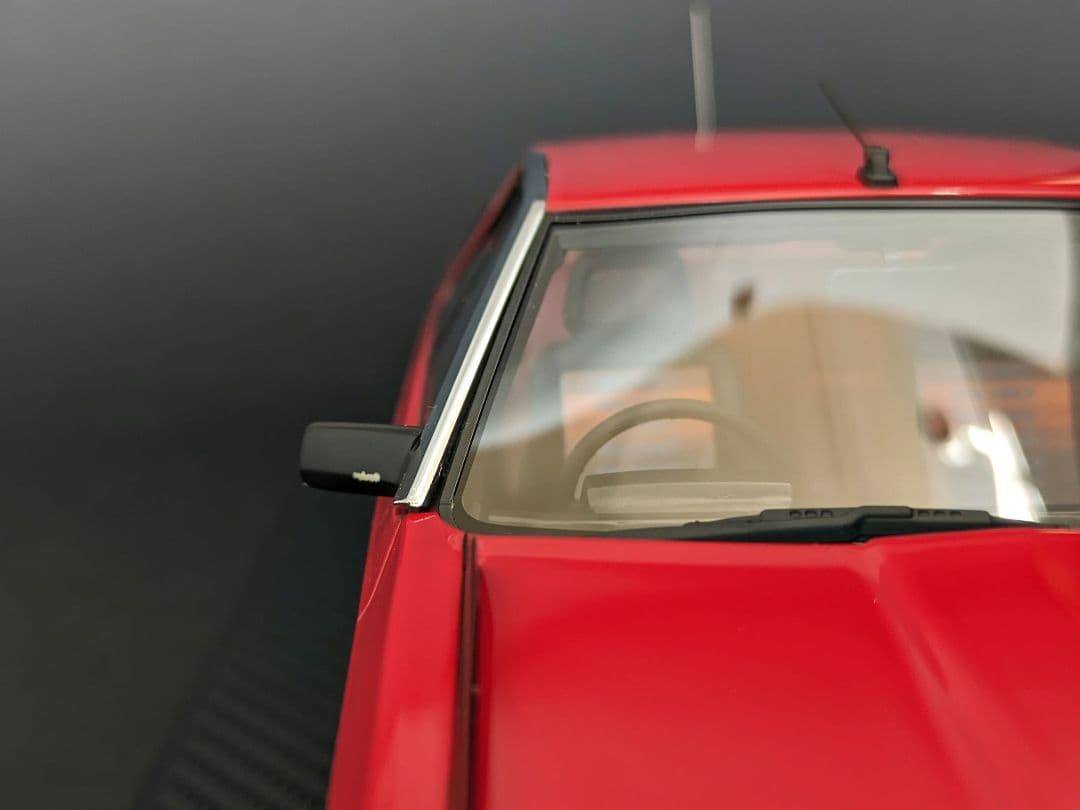 イグニッションモデル 1/18 スカイライン 2000 RS-Turbo R30