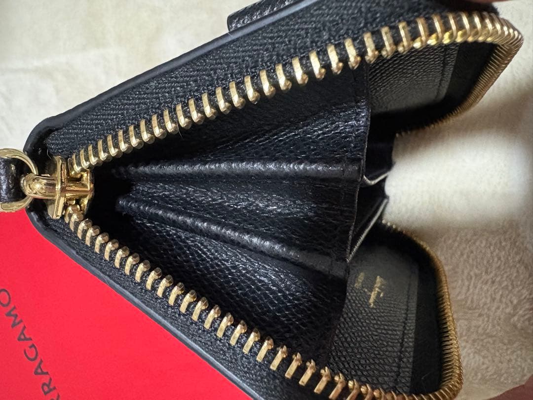 フェラガモ ヴァラリボン☆美品 2025.5月購入 お値下不可の最終価格⭕️