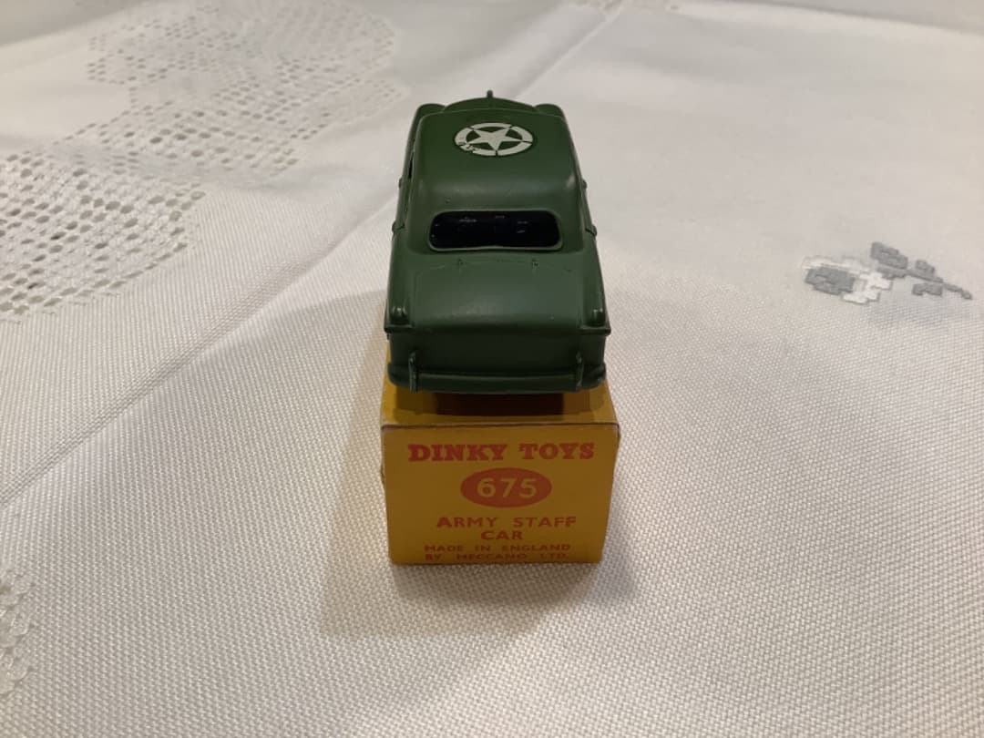 美品　DINKY TOYS ARMY STAFF CAR ミニカー