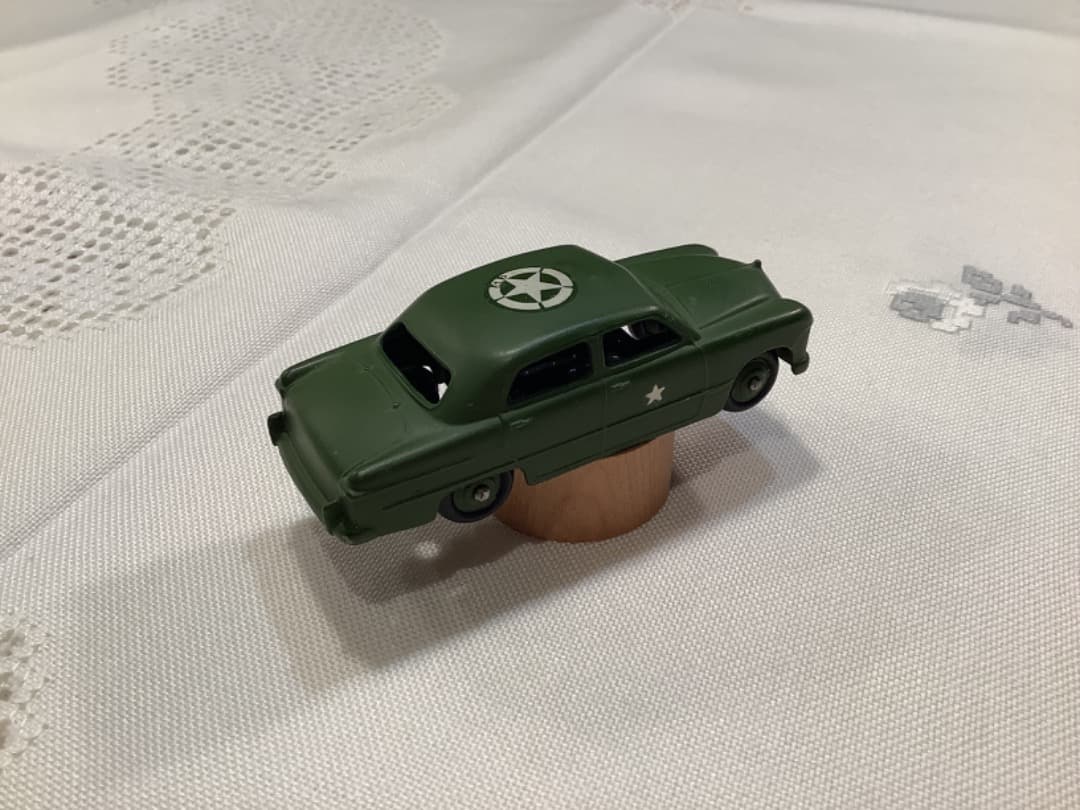 美品　DINKY TOYS ARMY STAFF CAR ミニカー