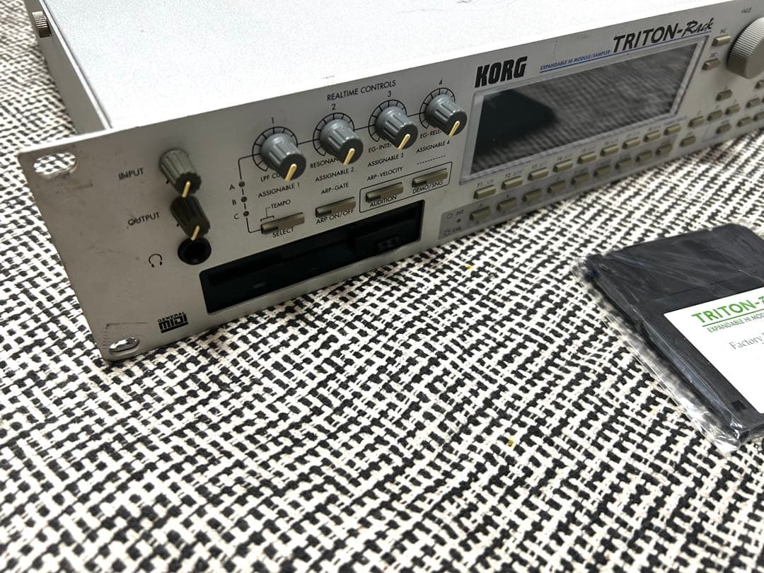 KORG TRITON-Rack マルチトラックレコーダー　動作品