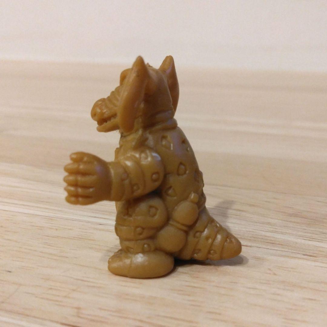 ウルトラマン怪獣消しゴム ベロン 茶色 ポピー - メルカリ