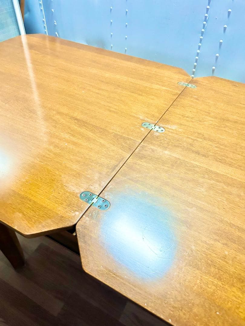 ゆーきりんダイニングテーブル　机　エレガント　ヨーロピアン　オシャレ