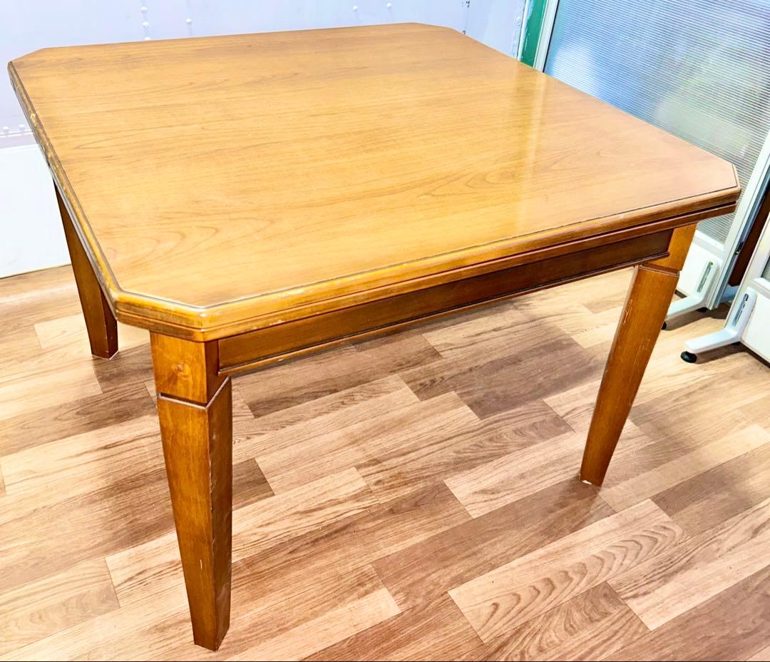 ゆーきりんダイニングテーブル　机　エレガント　ヨーロピアン　オシャレ