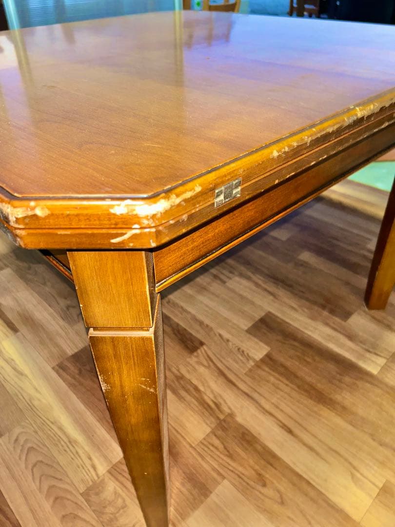 ゆーきりんダイニングテーブル　机　エレガント　ヨーロピアン　オシャレ