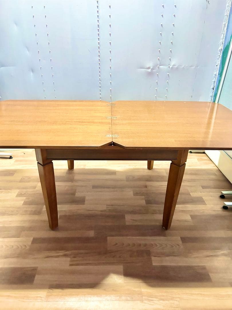 ゆーきりんダイニングテーブル　机　エレガント　ヨーロピアン　オシャレ