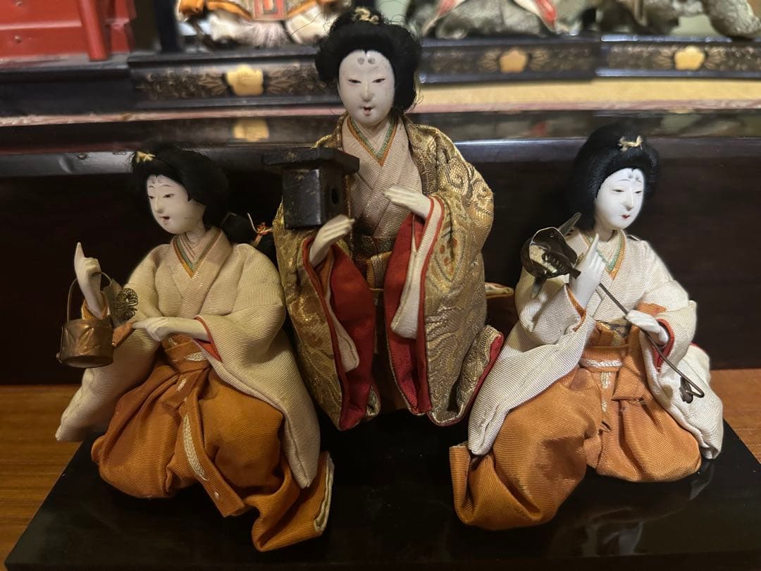 雛人形セット 伝統的な雛祭り　御殿付き お道具付き
