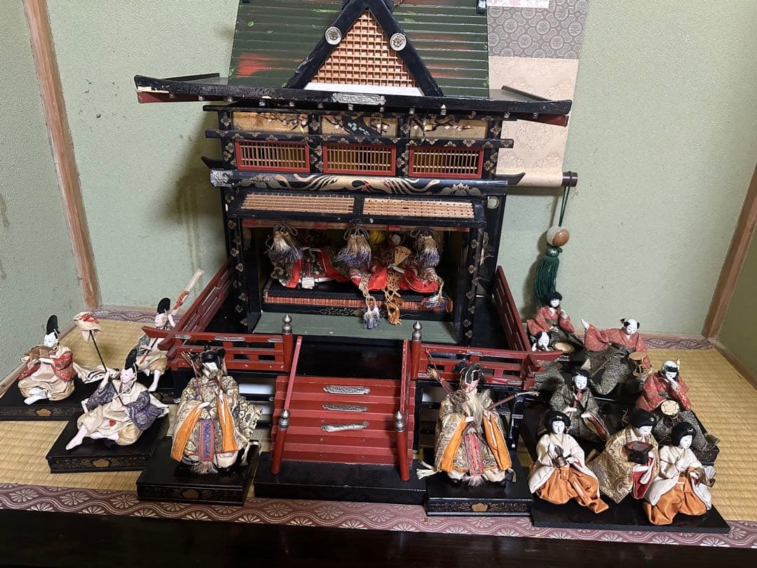 雛人形セット 伝統的な雛祭り　御殿付き お道具付き